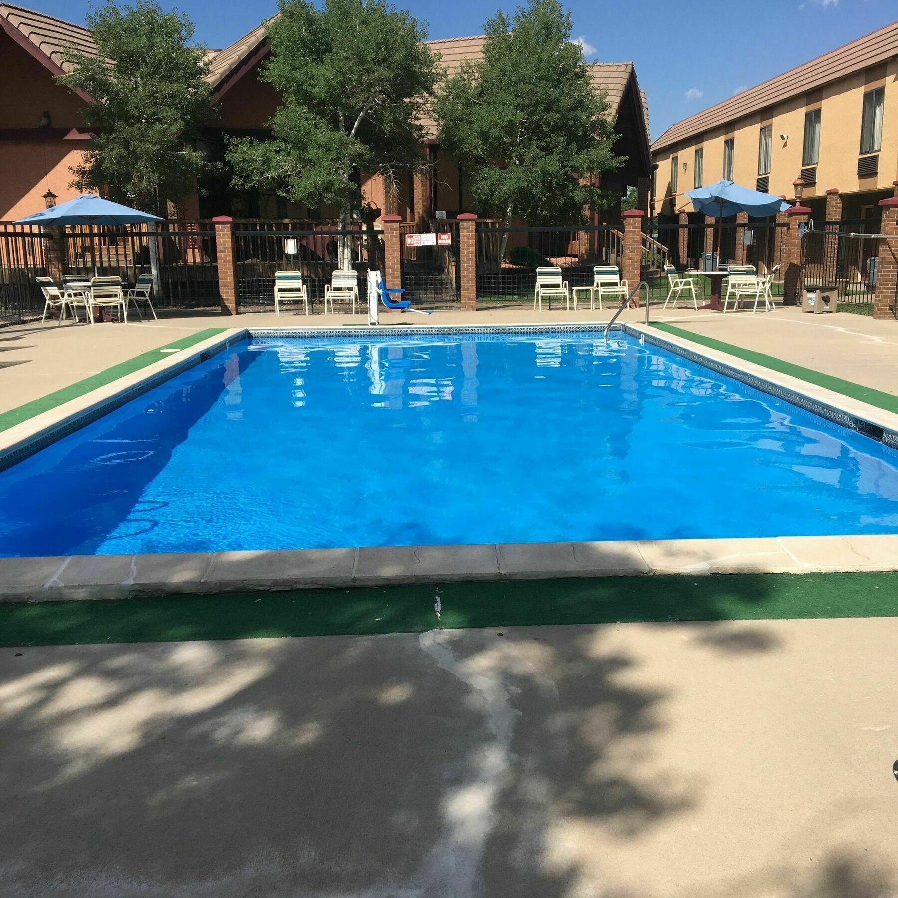 Americas Best Value Inn & Suites Ft Collins E At I-25 Fort Collins Exterior foto